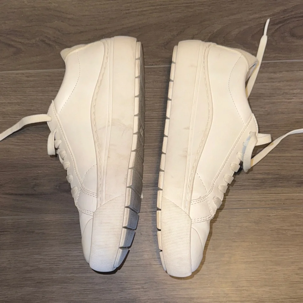 Dr. Scholl's Cream Lace-Up Sneakers - Picture 2 of 5